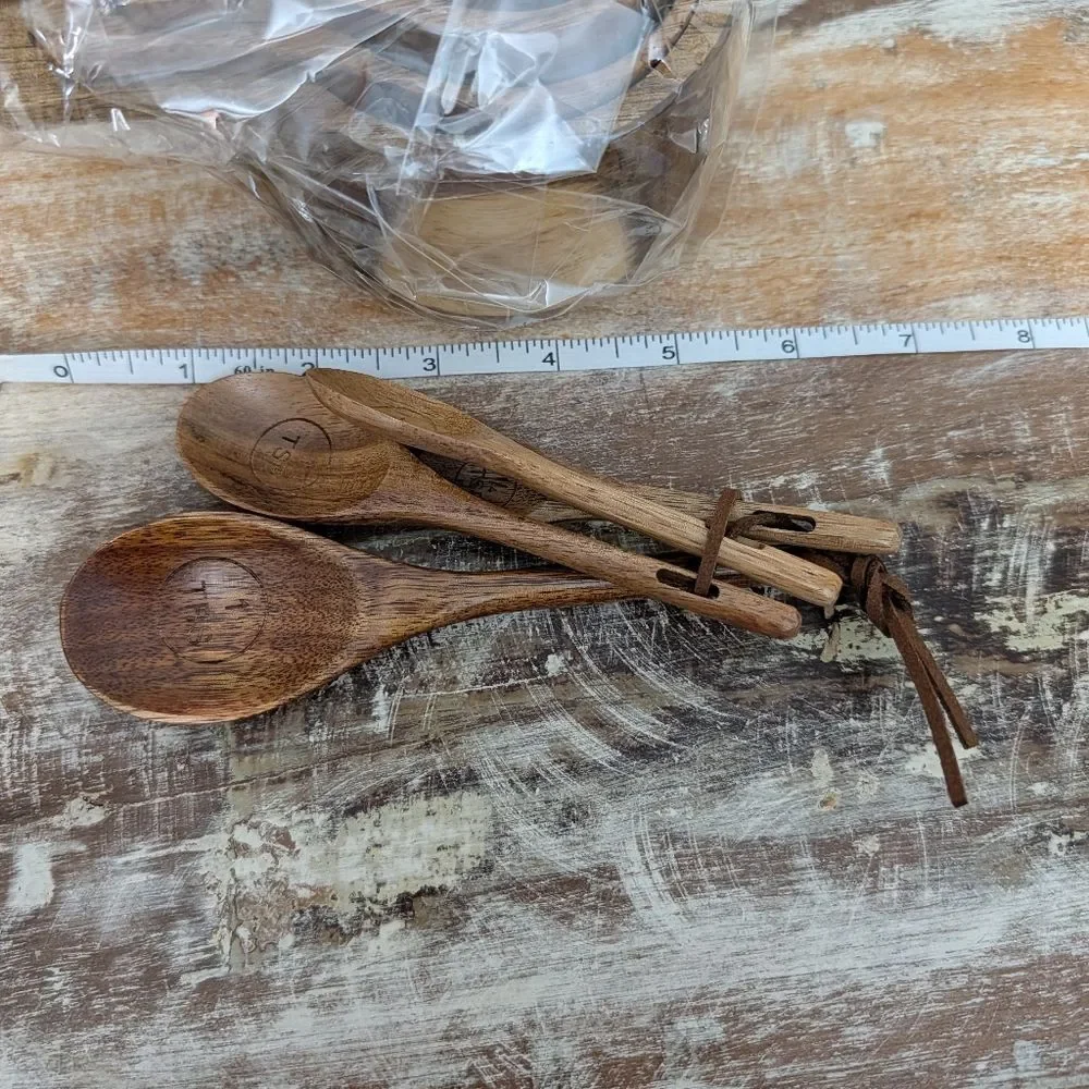 NIP Acacia Wood Measuring Cups and Measuring Spoon Set